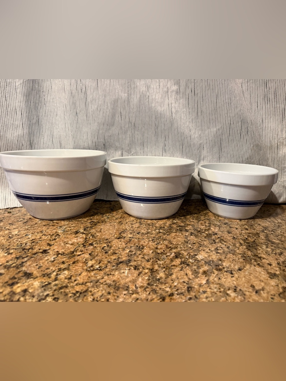 Pottery Barn Heavy Duty Mixing Nesting Bowls are a set of three ceramic bowls